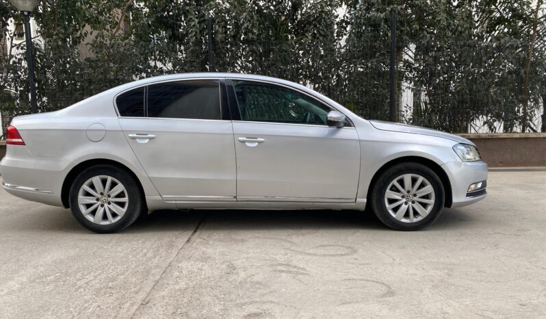 
								Volkswagen Passat full									