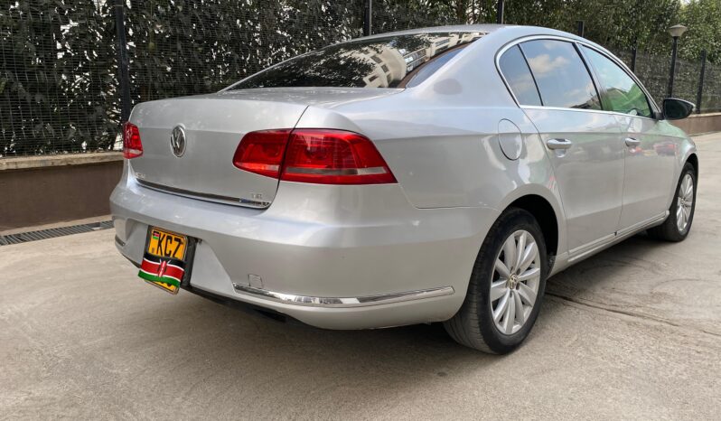 
								Volkswagen Passat full									