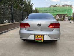 
										Volkswagen Passat full									