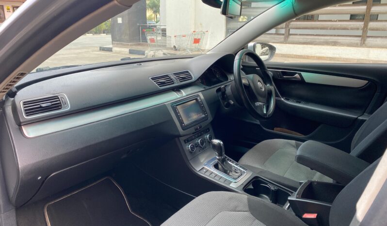 
								Volkswagen Passat full									