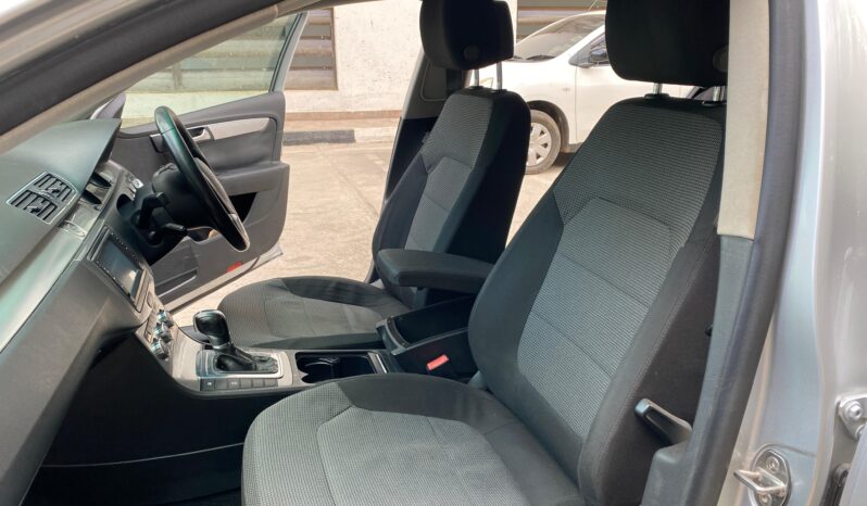 
								Volkswagen Passat full									