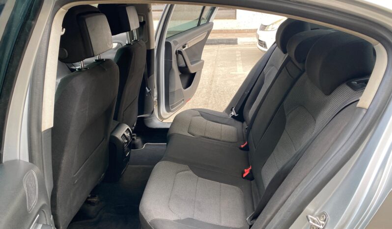 
								Volkswagen Passat full									